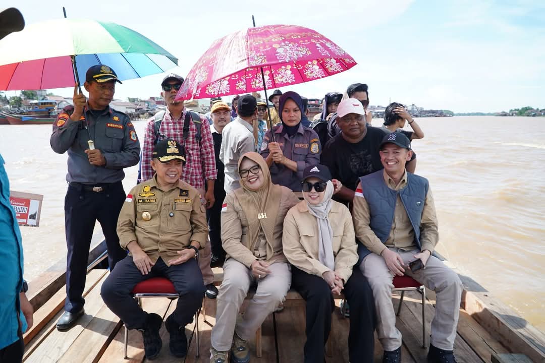 Gubernur Jambi Al Haris didampingi Bupati dan Wakil Bupati Tanjab Timur Dillah dan Muslimin Tanjab Pertisun di Air Hitam(foto: dok.ist)
