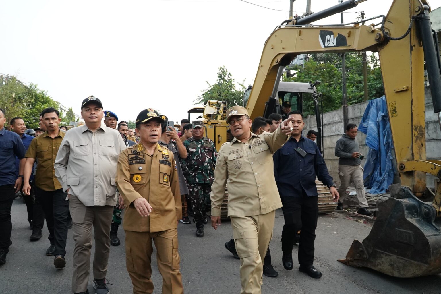 Tertibkan PKL Pasar Talang Banjar, Gubernur Al Haris: Bentuk Kecintaan Terhadap Kota Jambi.(foto: dok.ist)