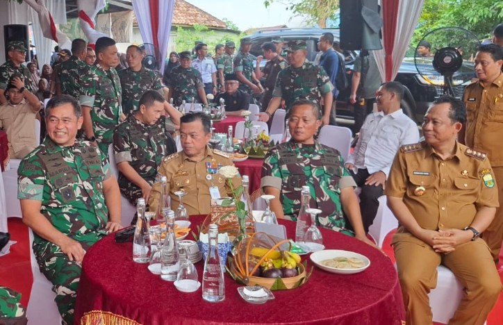 Bupati BBS Apresiasi Program Air Bersih TNI AD Manunggal di Sarang Burung.(foto: dok.ist)