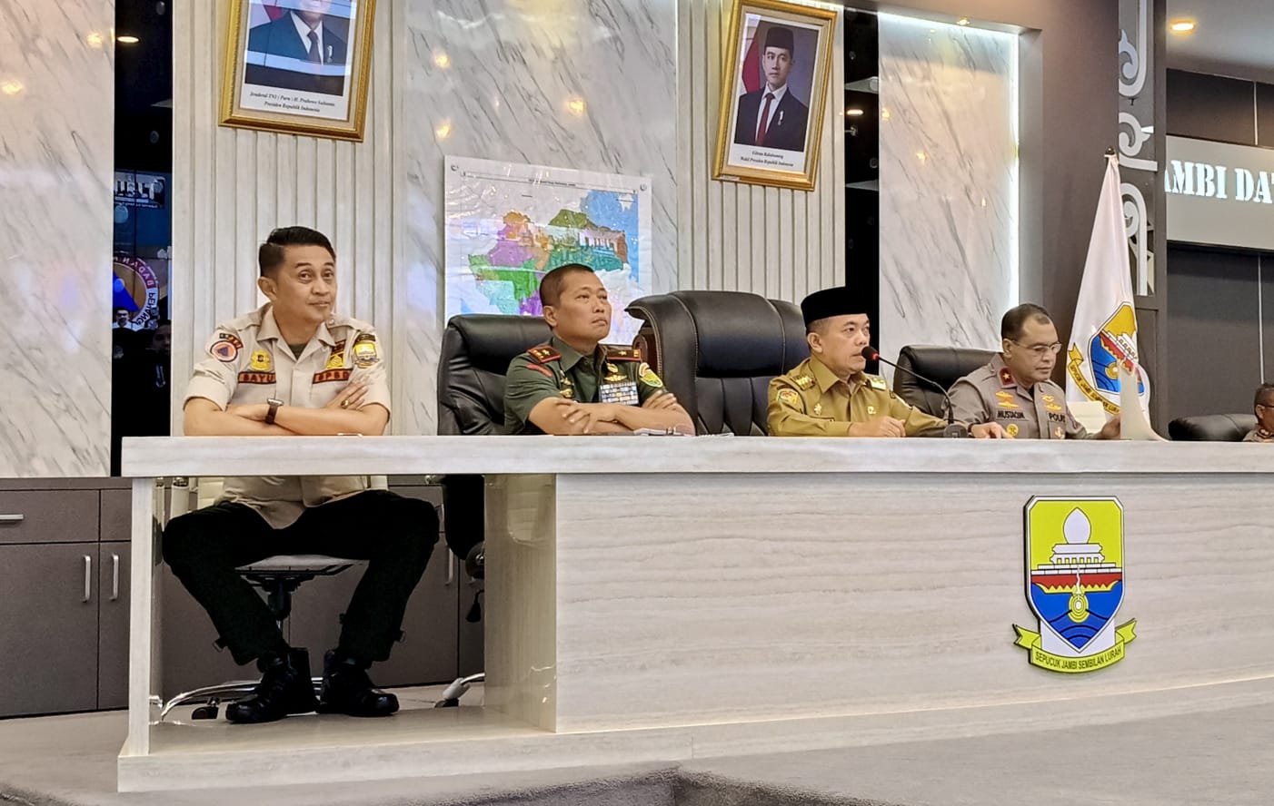 Gubernur Al Haris Sampaikan Langkah Strategis Penanganan Karhutla Kepada Menteri Kehutanan dan Kepala BNPB(foto:dok.ist)