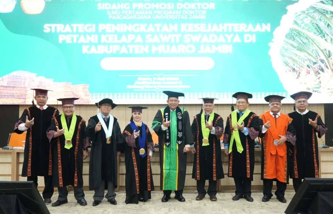 Bupati BBS Berhasil Raih Gelar S3 Ilmu Pertanian(foto: dok.ist)