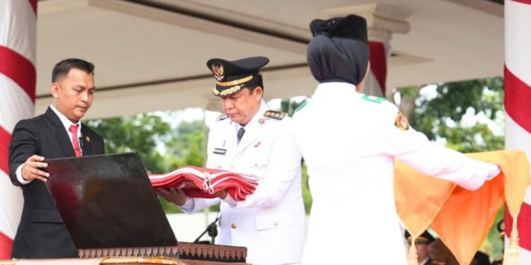 Bupati BBS Pimpin Upacara HUT RI ke-80 di Lapangan Pendopo Bukit Cinto Kenang (foto: dok.ist)