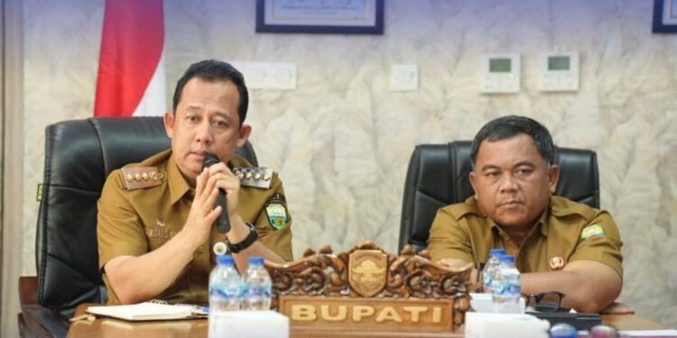 Bupati BBS Pimpin Rapat Mediasi  Permasalahan Lahan Pencadangan TSM SP. IV Gambut Jaya(foto: dok.ist)