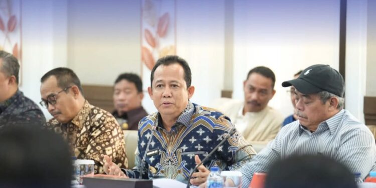 Bupati BBS Hadiri Rapat Tim Gabungan Sumur Minyak Masyarakat di Kementerian ESDM (foto: dok.ist)