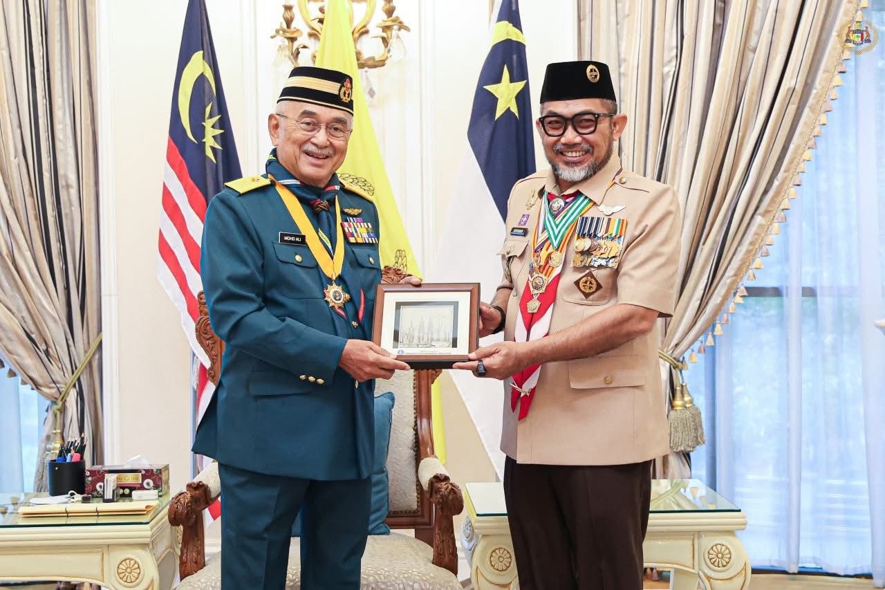 Gubernur Jambi Al Haris Raih Bintang Emas Malaysia, Apresiasi untuk Kiprah di Kepanduan Internasional.Foto:dok.ist